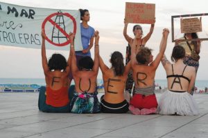 Portada-Argentina-Petroleras Fuera-Foto Asamblea por un mar libre de petroleras-OPSur-1600x-(1)-(1)