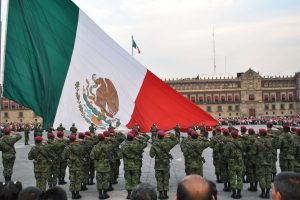 Portada-Bandera de México-Arriaje-Foto Wikimedia Commons-1600x-(1)-(1)