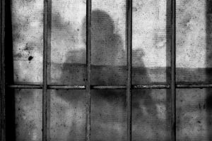 Portada-Cárcel-Foto Ye Jinghan-(@yejinghan)-Unsplash-1600x-(1)-(1)--https://unsplash.com/es/@yejinghan--