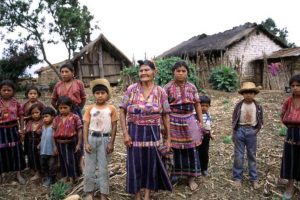 Portada-Familia cakchiquel-Guatemala-Foto ONU-1600x-(1)-(1)