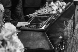 Portada-Funeral-Foto Pavel Danilyuk-(@pavel-danilyuk)-Pexels-1600x-(1)-(1)--https://www.pexels.com/es-es/@pavel-danilyuk/--