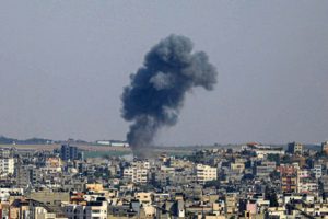 Portada-Israel ataca Gaza-Foto Stringer-La Intifada Electrónica-1600x-(1)-(1)
