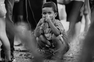 Portada-Niños y pobreza-Foto Taylor Brandon-(@house_42)-Unsplash-1600x-(1)-(1)--https://unsplash.com/es/@house_42--