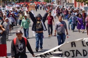 Portada-Protesta vs AMLO y John Kerry-Foto Educa Oaxaca-1600x-(1)-(1)