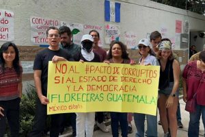 Portada-Protestas vs Golpe en Guatemala-Foto Festivales Solidarios Twitter-1600x-(1)-(1)--https://twitter.com/festivalesgt--