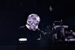 Roger Waters actuando en Berlín.